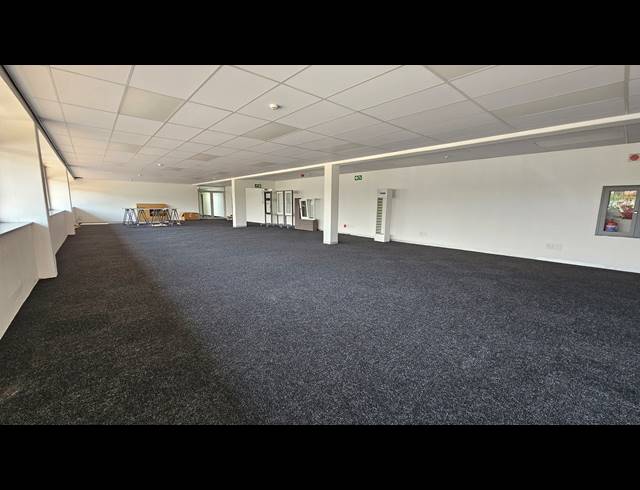 7,772M² WAREHOUSE TO LET IN ISANDO